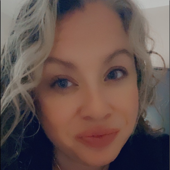 Meet your Posher, Stephanie , from Houston Texas! - Picture 6 of 6